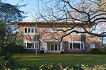 Landhuis te Bennebroek (provinciaal monument)
<br/>
Historische Vereniging Heemstede-Bennebroek, www.hv-hb.nl/topic-67/, datum onbekend